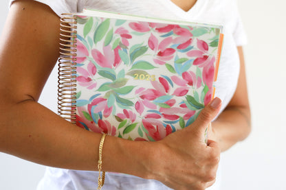 2025 brushed floral front cover on this 7x9 livewell daily planner