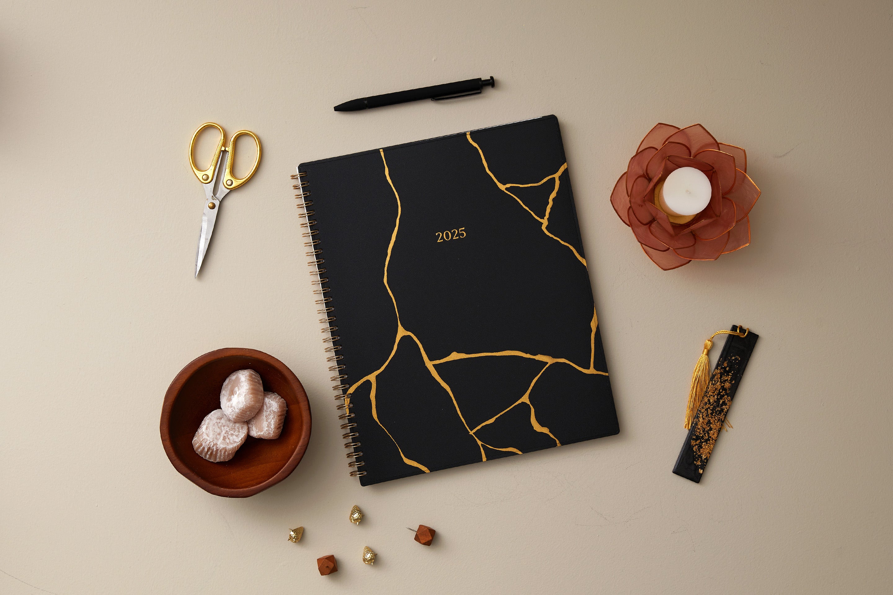 gold marble with black background front cover on this 8.5x11 planner