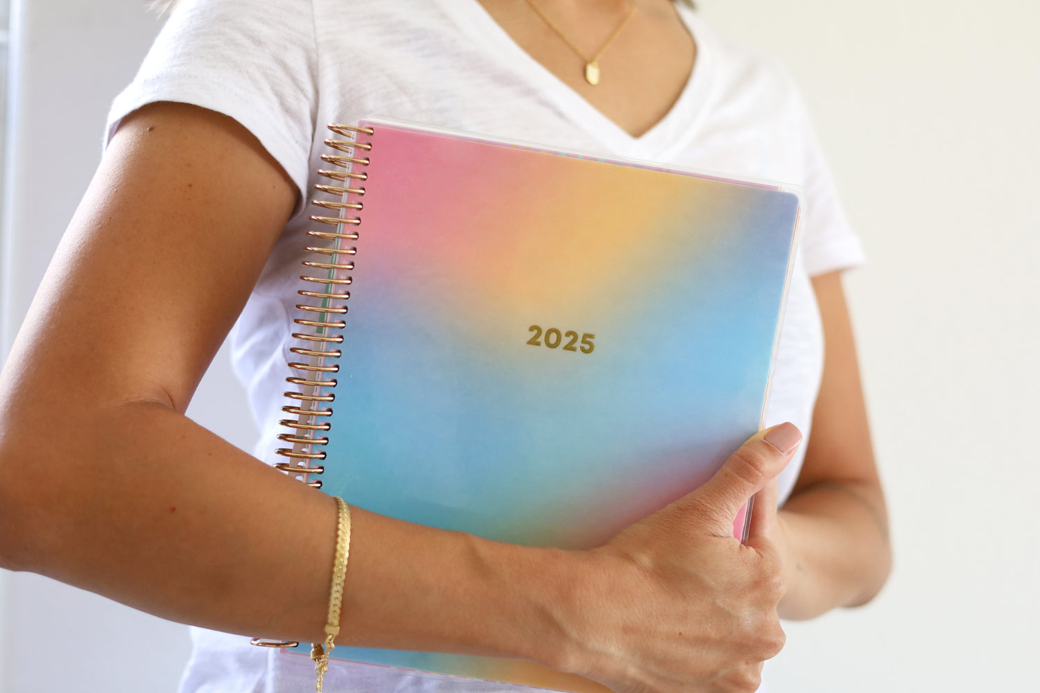 2025 rainbow front cover on this 7x9 livewell weekly planner.