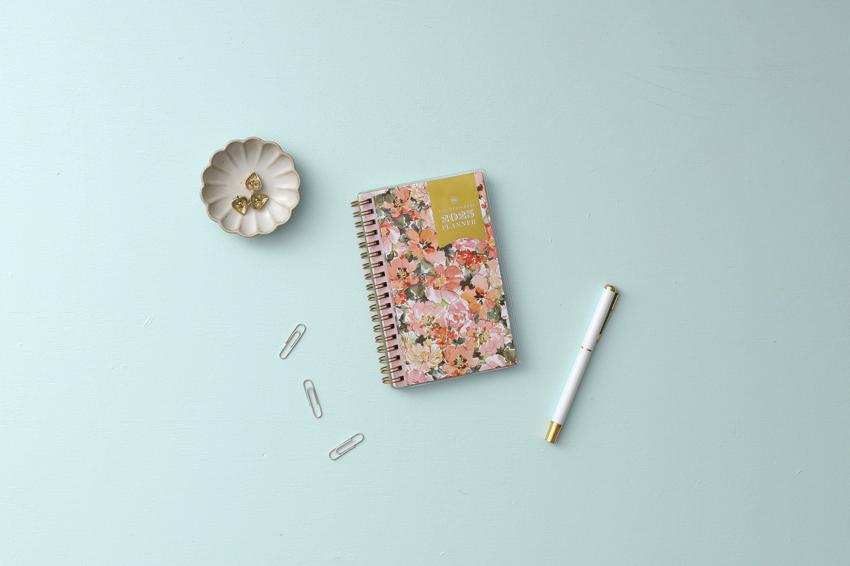 floral back cover on this 2025 planner pocket sized