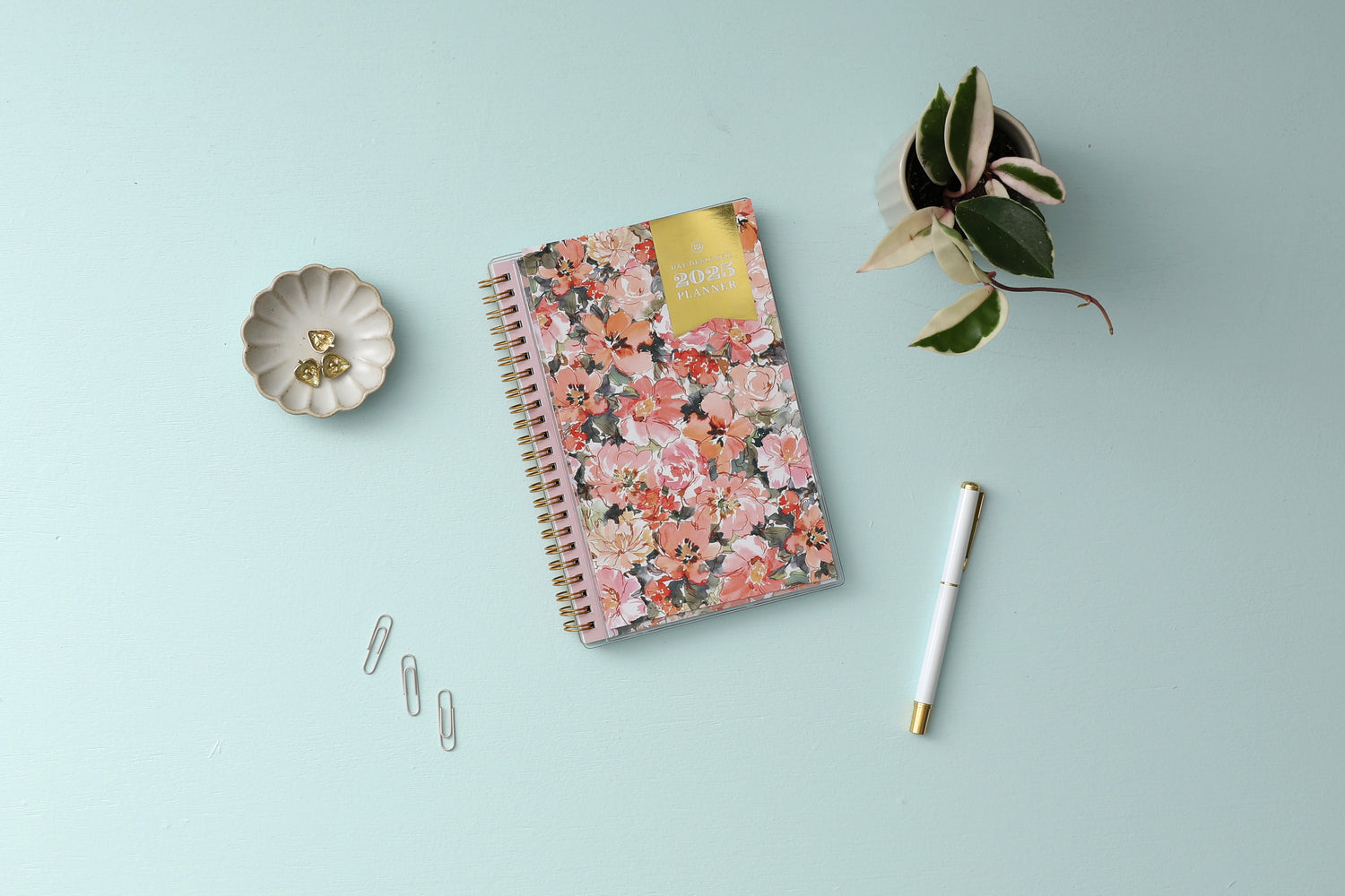 floral back cover on this 2025 planner in 5x8 size